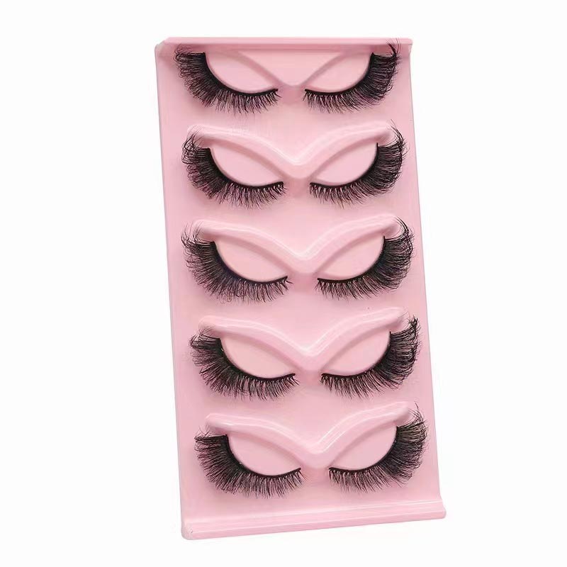 Cat Eye Lashes Wispy tekoripset Luonnollinen look